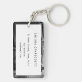 Oude auto in een straat in Italië met zee Sleutelhanger (achterkant)