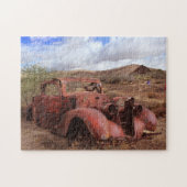 Oude auto in woestijnlandschap legpuzzel (Horizontaal)