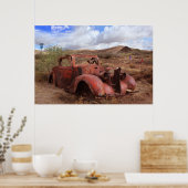 Oude auto in woestijnlandschap poster (Keuken)
