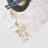 Oude auto op witte en goudmarmer, ontkoppeld tissuepapier (Detail)