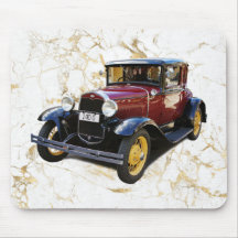 Oude auto op witte & gouden marmer