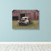 Oude auto, oude Barn Canvas Afdruk (Insitu (Houten vloer))