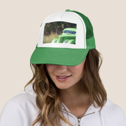 Oude auto trucker pet (In situ)
