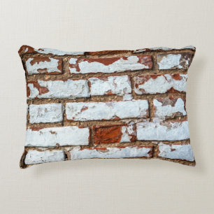 Oude bakstenen wand met gestrooid wit gipsplaat accent kussen