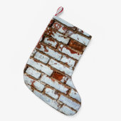 Oude bakstenen wand met gestrooid wit gipsplaat kleine kerstsok (Voorkant (Hangend))