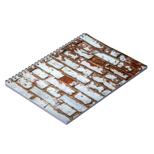 Oude  bakstenen wand met gestrooid wit gipsplaat notitieboek (Linkerzijde)