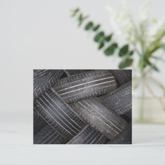 Oude banden voor recycling briefkaart (Staand voorkant)