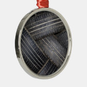 Oude banden voor recycling metalen ornament (Rechts)