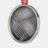 Oude banden voor recycling metalen ornament (Links)