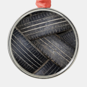 Oude banden voor recycling metalen ornament