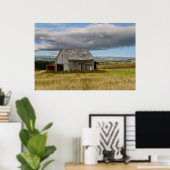 Oude Barn op een landheuvel Poster (Thuiskantoor)