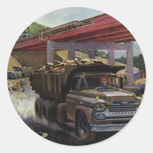 Oude bedrijfsdumptruck op een bouwplaats ronde sticker