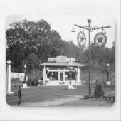 Oude benzinestation, 1925 muismat (Voorkant)