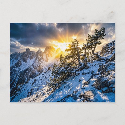 Oude bergden in dramatisch winterlicht briefkaart (Voorkant)