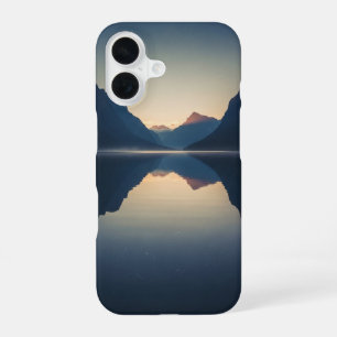 Oude bergmeer bij schemering iPhone 16 hoesje