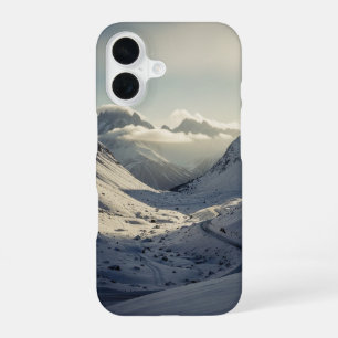 Oude bergpas in de sneeuw iPhone 16 hoesje