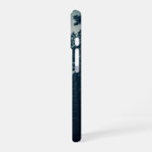 Oude besneeuwde dennenbos iPhone 16 hoesje (Linkerkant)