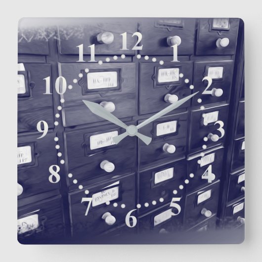 Oude bibliotheekladen vierkante klok (Voorkant)