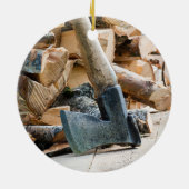 Oude bijl en brandhout keramisch ornament (Achterkant)