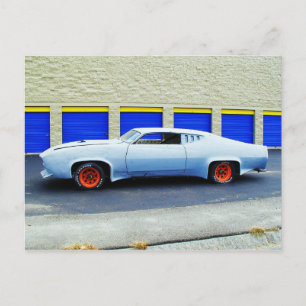 Oude blauwe auto in Boston, Massachusetts. Briefkaart