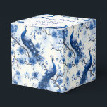 Oude Blauwe Franse Chinoiserie Waterverf Pauw Bedankdoosjes<br><div class="desc">Deze vintage-geïnspireerde blauwe Franse chinoiserie favorbox toont een gedetailleerde waterverf pauw, ideaal voor bruiloften en speciale gelegenheden. Het elegante ontwerp biedt ruimte voor de namen van het paar, de huwelijksdatum en een persoonlijke boodschap, waardoor het een stijlvolle aanvulling is op uw verzameling bruiloftsfavorieten. Als u hulp nodig hebt bij het...</div>