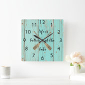 Oude blauwe hek beter op het meer van de Oeren Vierkante Klok (Huis)