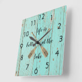 Oude blauwe hek beter op het meer van de Oeren Vierkante Klok (Hoek)