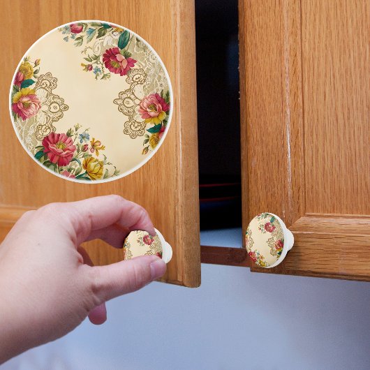 Oude Bloemen En Kant Keramische Knop