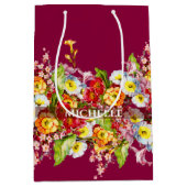 Oude bloemige lente primula's Cute Chic Burgundy Medium Cadeauzakje (Voorkant)