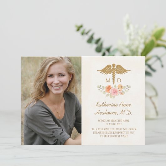 Oude Bloemige Medische Afstudeerceremonie Aankondiging (Staand voorkant)