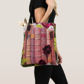 Oude boeken & Bourgondische bloemen Tote Bag (Dichtbij)