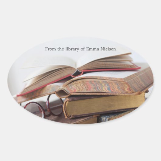 Oude boeken met bril ovale sticker (Voorkant)