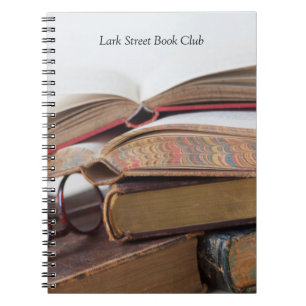 Oude boeken met een bril notitieboek