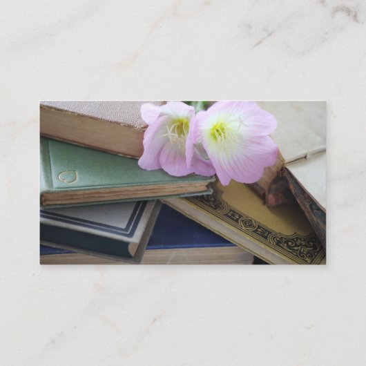 Oude boeken met primrozen visitekaartje (Achterkant)