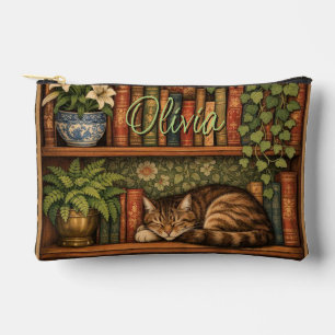 Oude boekenkast met kat en koffie etui