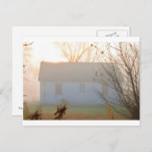 Oude boerderij in Fog bij zonsopgang Briefkaart (Voorkant / Achterkant)