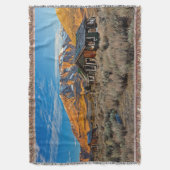 Oude boerderij langs hwy 395 in June Lake Deken (Voorkant Verticaal)