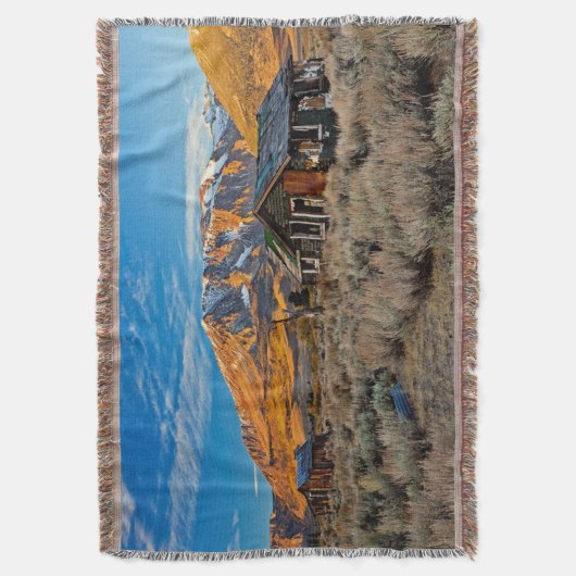 Oude boerderij langs hwy 395 in June Lake Deken (Voorkant Verticaal)