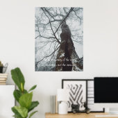 Oude boom in een Misty Forest Poster (Thuiskantoor)
