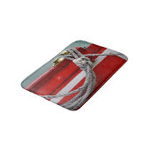 Oude boomstammen op remschonk op kanaalboot badmat (Gekanteld)