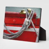 Oude boomstammen op remschonk op kanaalboot fotoplaat (Zijkant)