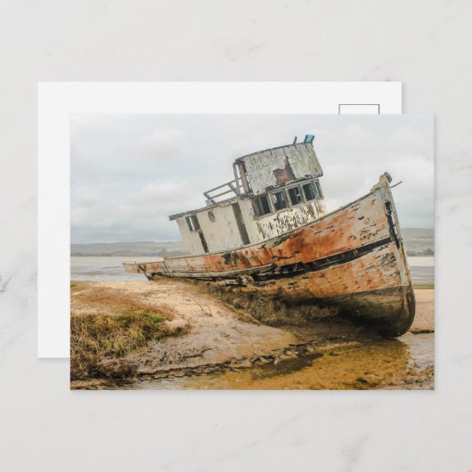 Oude boot/schip schip wrak op strand briefkaart (Voorkant / Achterkant)