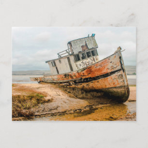 Oude boot/schip schip wrak op strand briefkaart