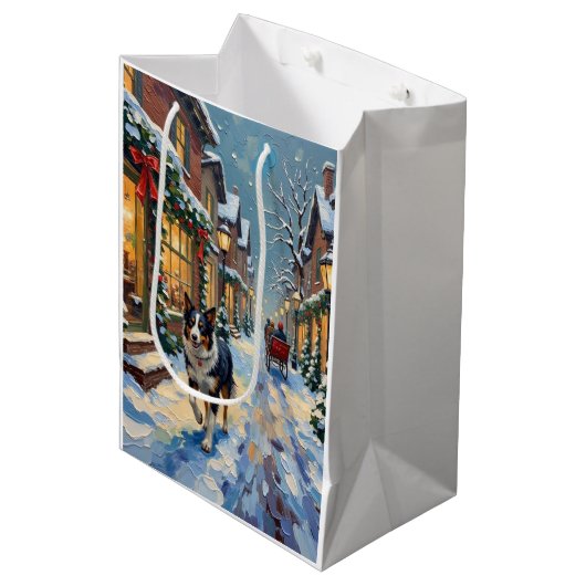 Oude Border Collie Besneeuwd Dorp Kerstmis Medium Cadeauzakje (Voorkant Gekanteld)