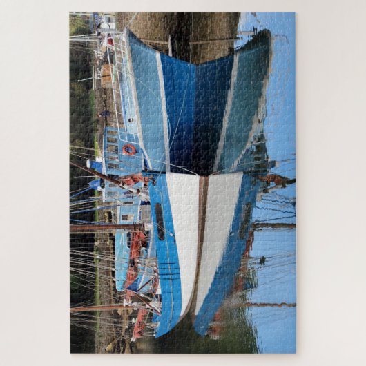Oude boten in de haven van Douarnenez Legpuzzel (Verticaal)