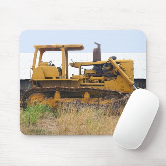Oude bulldozer in een veld muismat (Met muis)