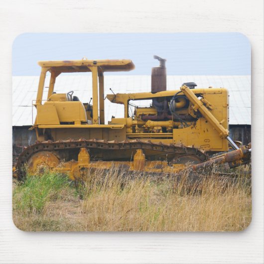 Oude bulldozer in een veld muismat (Voorkant)