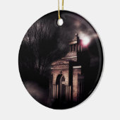 Oude crypt in het donkere bos keramisch ornament (Links)