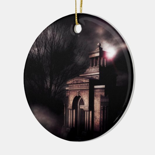 Oude crypt in het donkere bos keramisch ornament (Links)