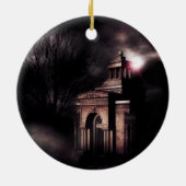 Oude crypt in het donkere bos keramisch ornament (Achterkant)